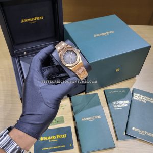 High-quality replica Royal Oak Extra-Thin showing brushed and polished rose gold case and bezel