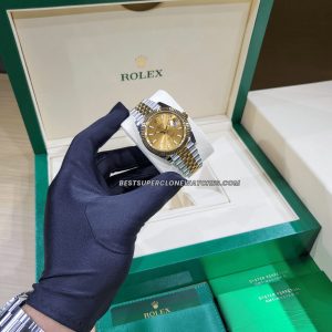 Fake Rolex Datejust Ref-126333 with a champagne-coloured dial, Oystersteel and yellow gold construction—super clone version of the classic design.