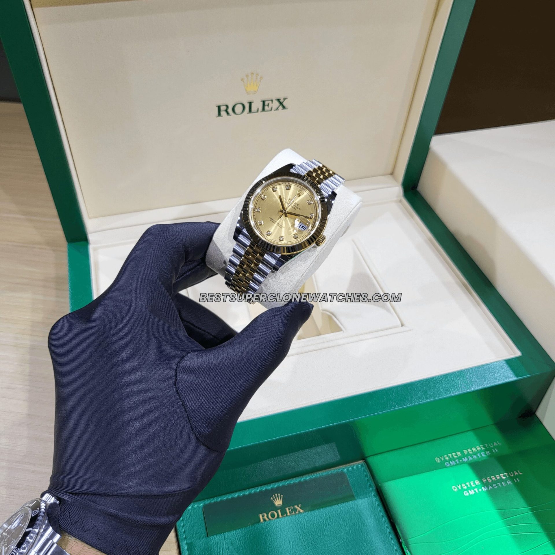 Fake Rolex Datejust Ref-126333 featuring a champagne-colour diamond-set dial, Oystersteel and yellow gold case—high-quality Swiss super clone.