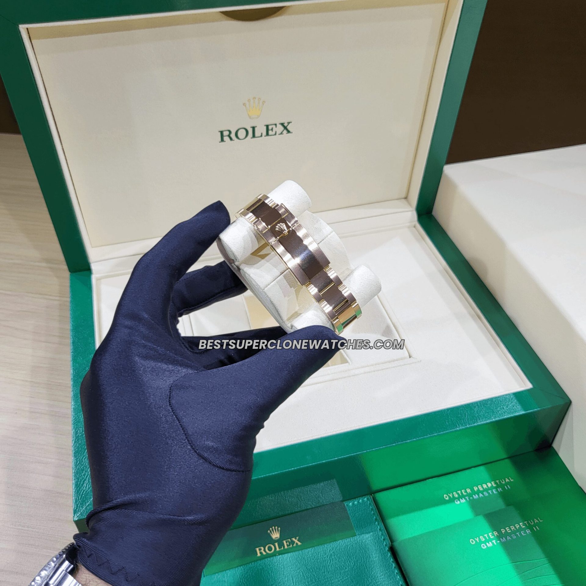 Rolex Daytona replica watch with Everose gold case and vibrant rainbow bezel with black dial