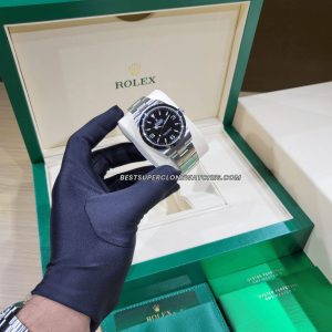 Detail shot of Oystersteel bracelet with brushed links and folding clasp on fake Explorer