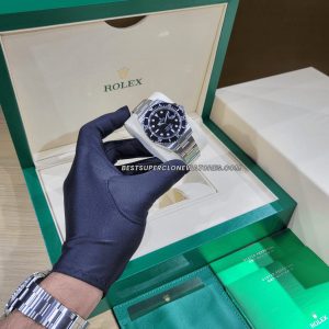 Fake Rolex Submariner Date 3235 super clone with a sleek black dial, Oystersteel case, and a Swiss 3235 movement—a luxury replica.