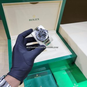 Detail shot of the polished Oystersteel bracelet and platinum accents on fake Rolex Yacht-Master 126622