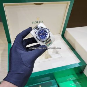 High-quality replica Rolex Yacht-Master with Oystersteel and platinum case, bright blue dial, and luminous markers