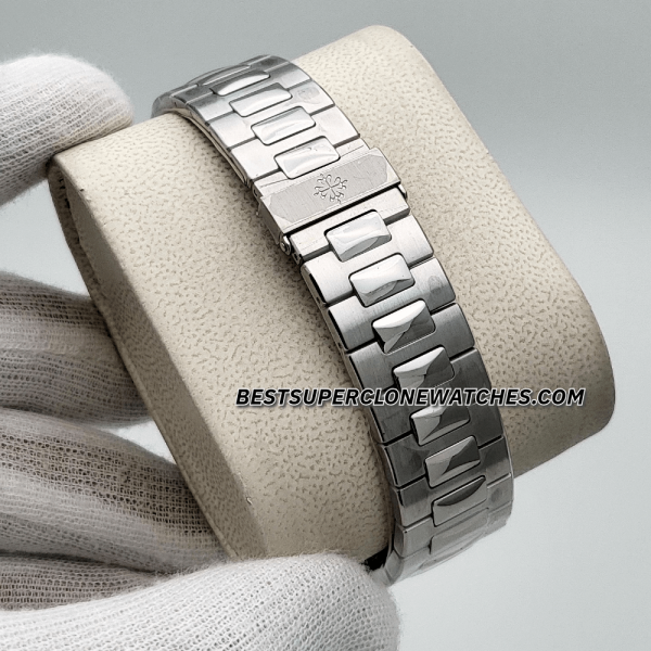 Patek Philippe Nautilus Annual Calendar Moon Phases Blue Dial 324 S QA LU 24H/303 Swiss Super Clone Watch Ref-5726/1A-014 - Image 4