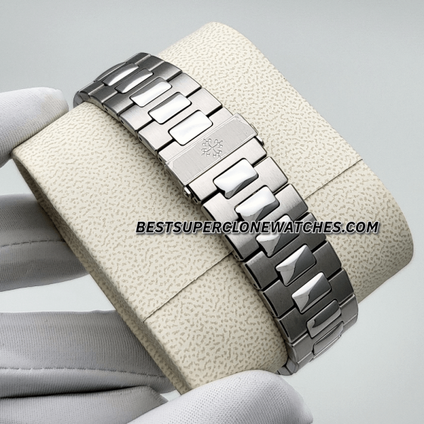 Patek Philippe Nautilus Stainless Steel Olive Green Dial 26-330 S C Swiss Super Clone Watch Ref-5711/1A-014 - Image 4