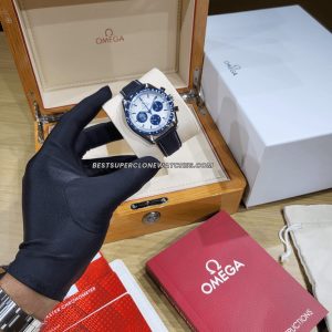 replica Omega Speedmaster Snoopy edition